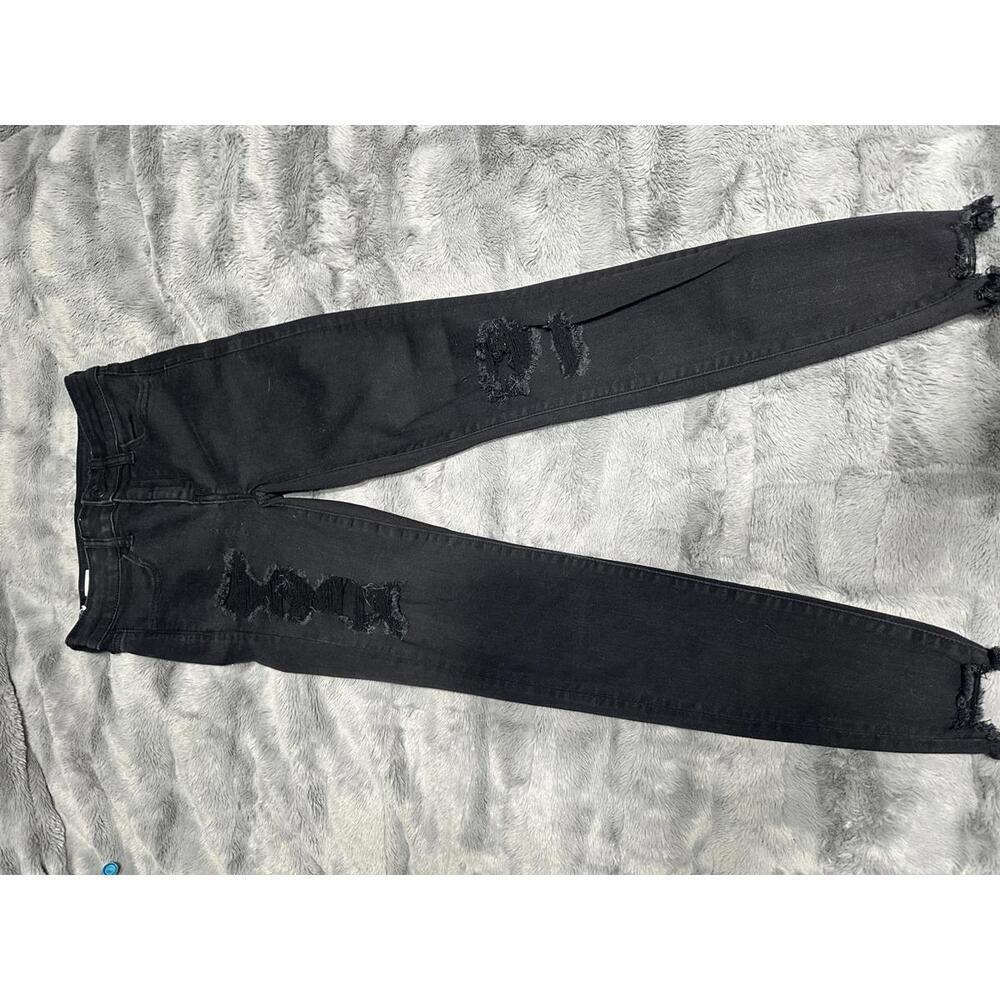 Rock the Night Away with Stylish Black Jeans from American Eagle - Picture 5 of 5